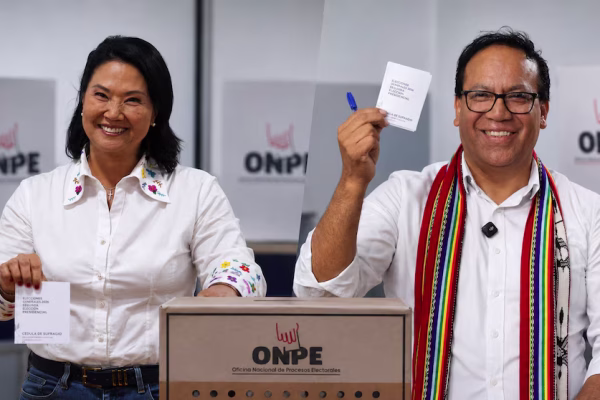 Keiko Fujimori Vs. Sanchez