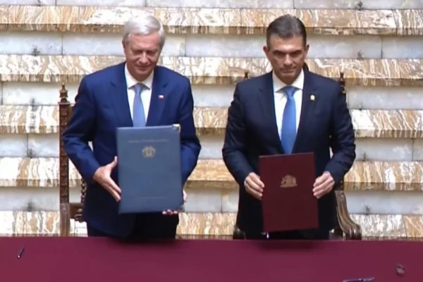 Kast Paz firman acuerdos