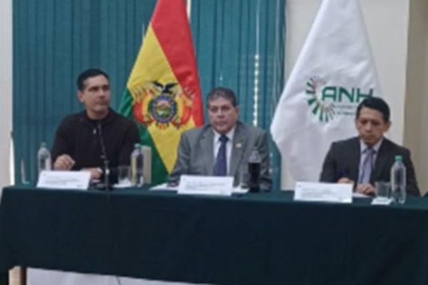 Ministro de hidrocarbur. sobre contrabando gas
