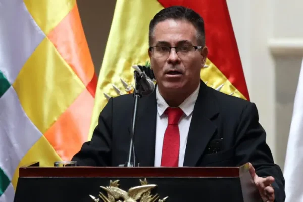 Nuevo FISCAL Armando Urioste